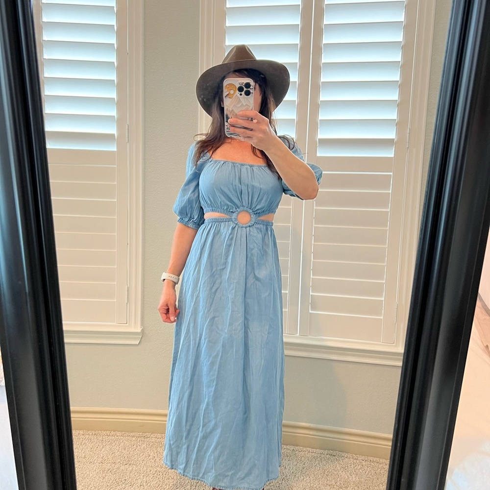 Jessica Simpson Jacklyn Dress in Palmetto. Cut out Midi Dress. Size XS.